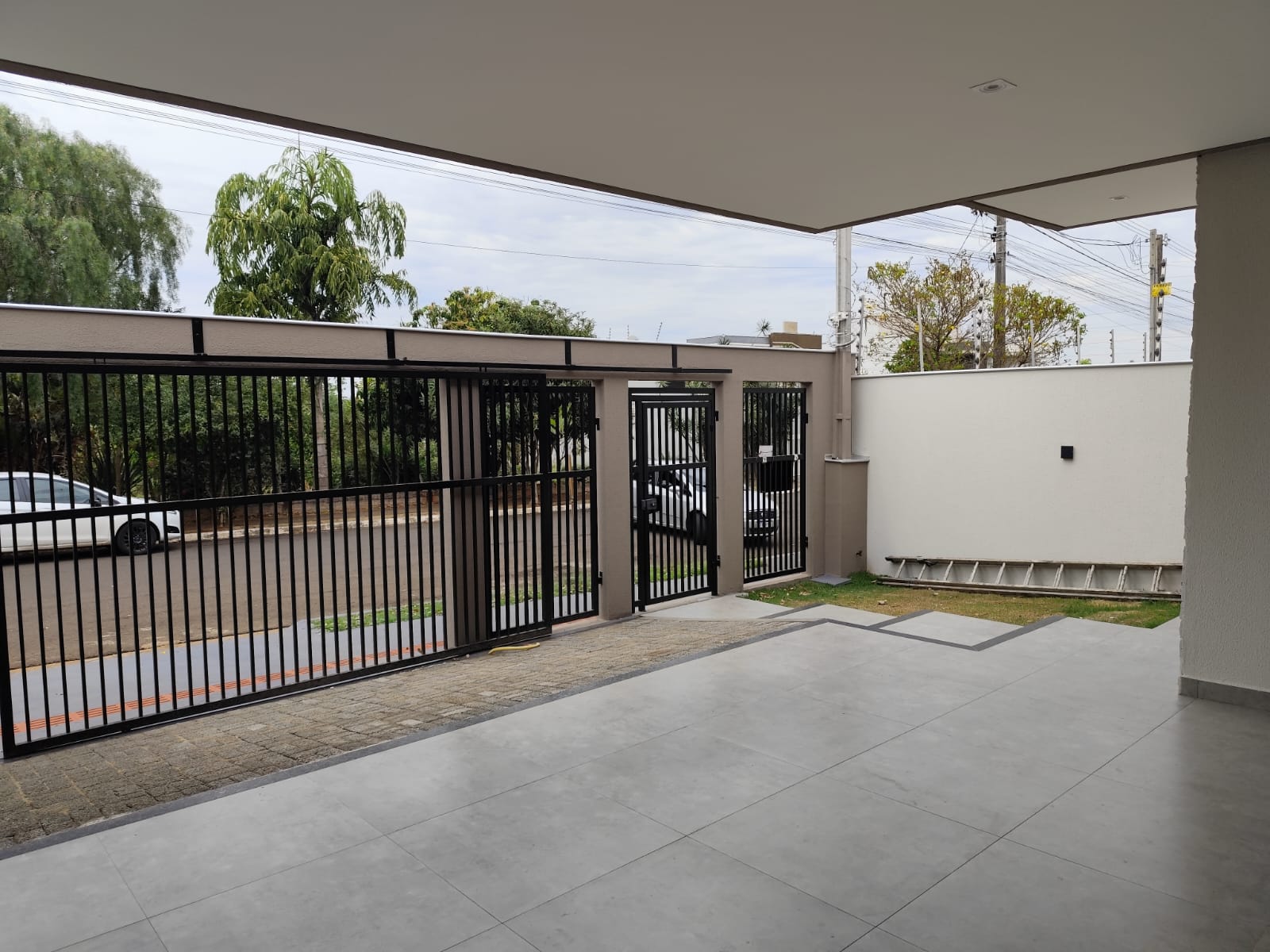foto do anúncio Casa à venda no Jardim Chamonix, região Leste de Londrina/PR. Residência nova com 161m² de construção em terreno de 250m², pronta para morar!